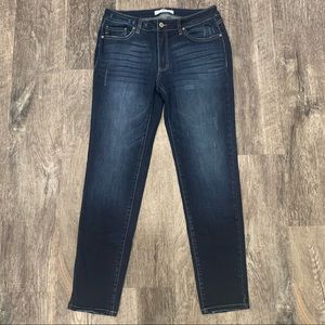 KanCan Lightly Distressed Skinny Jeans in Size 30
